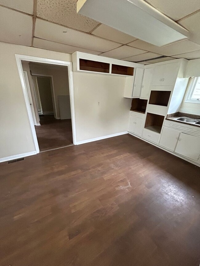 Building Photo - 102 White Ave