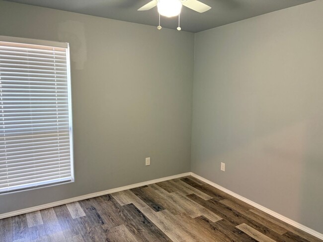 Building Photo - 1305 N Colton Ave