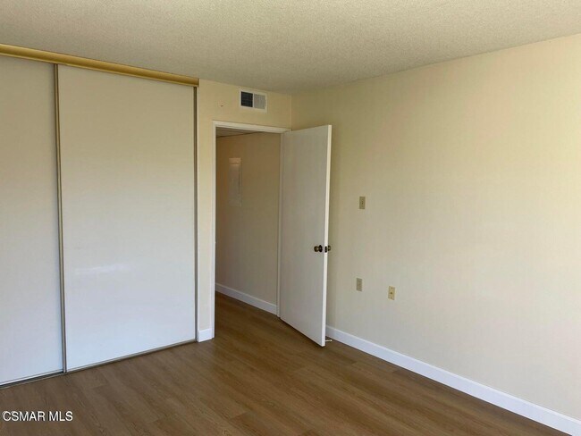 Building Photo - 286 Oak Leaf Dr