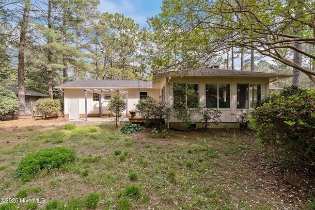 Building Photo - 185 Pine Ridge Dr