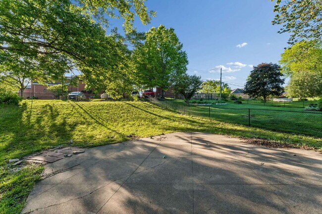 Building Photo - COMING SOON!! Charming 3-Bedroom Home with Spacious 2160 Sq Ft Layout in Independence, MO!