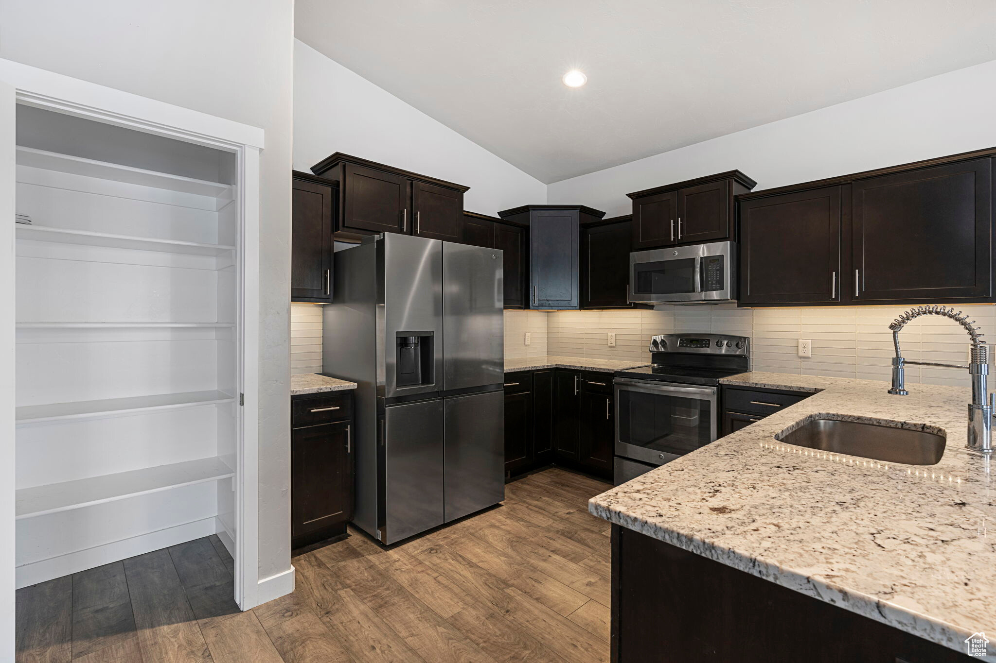 Building Photo - 512 W Sunland Dr