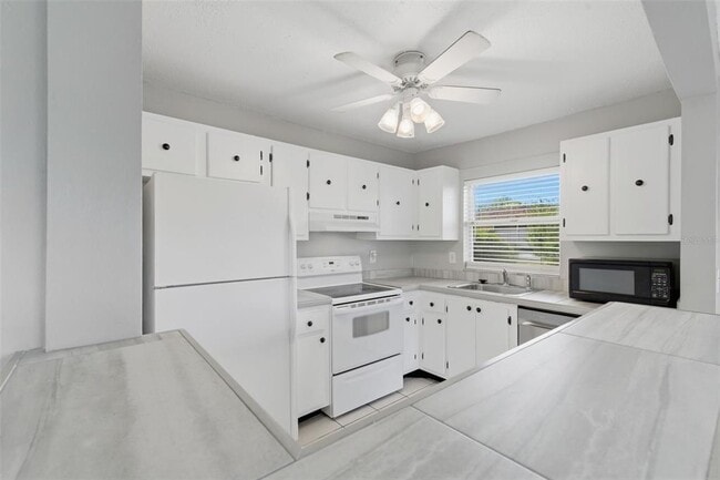 Building Photo - 9992 86th St