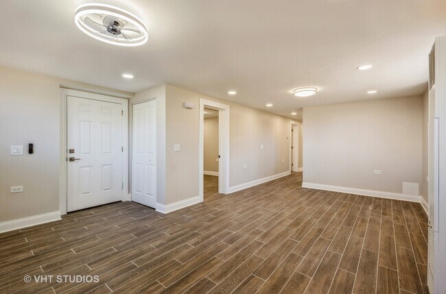 Building Photo - 6355 W Touhy Ave