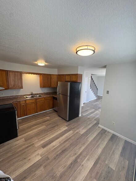 Building Photo - 204 Peach