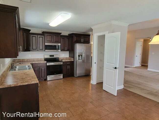 Building Photo - 82 Grove Hill Ln