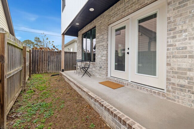 Building Photo - 738 N 5th St