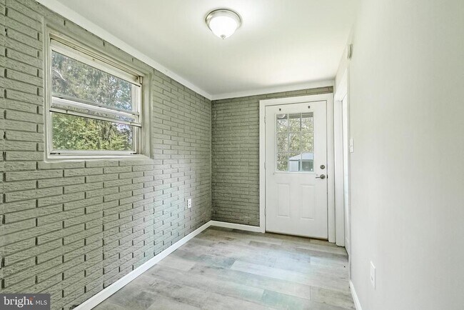 Building Photo - 724 N Argonne Ave