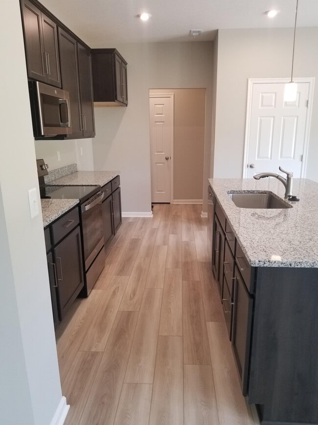 Building Photo - 1389 Meadowrun Ln