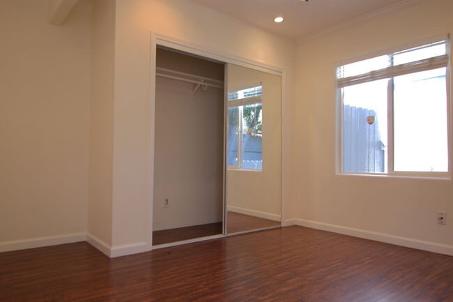 Building Photo - 6730 Balboa Blvd