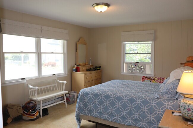 Building Photo - 14 Leeway Dr