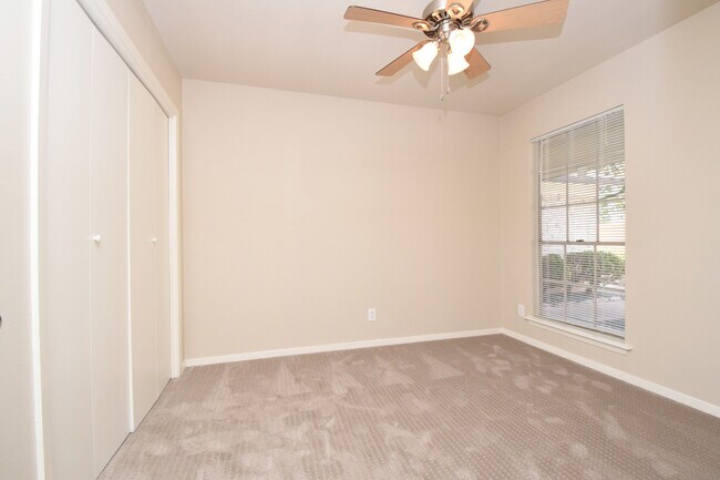 Building Photo - Brookside