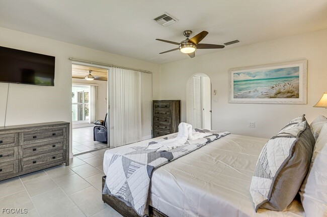 Building Photo - 15340 River by Rd