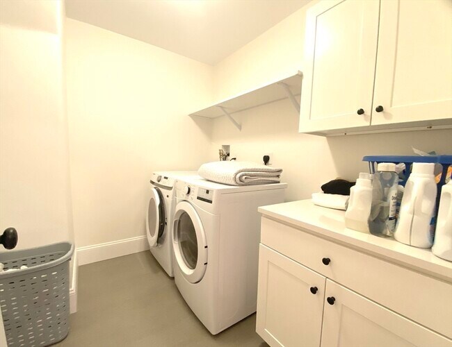 Building Photo - 23 Lily Pond Ln