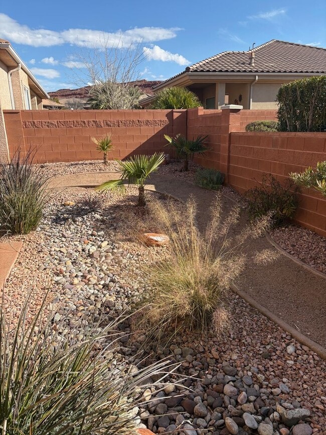 Building Photo - St. George Oasis