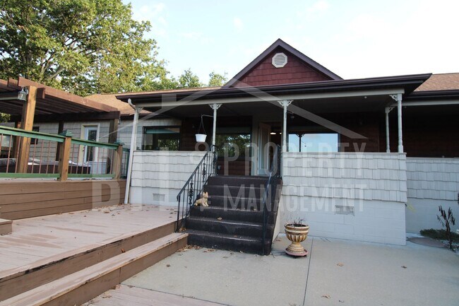 Building Photo - Spacious 3-Bed, 3-Bath Home Near Table Rock Lake – Pet Friendly with Pool & More!