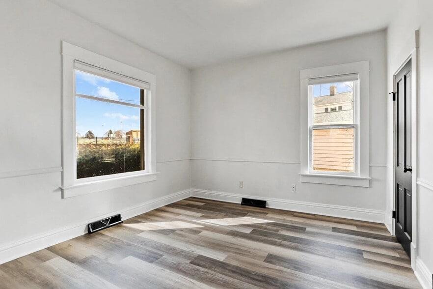 Building Photo - 426 College Ave