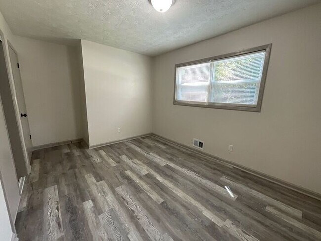 Building Photo - 2356 Clifton Springs Manor