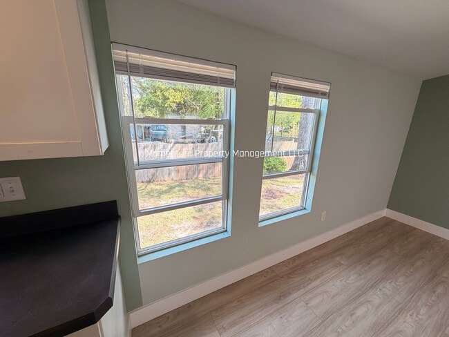 Building Photo - BEAUTIFUL 3/2 AVAILABLE NOW! ASK ABOUT OUR SPECIALS!!!