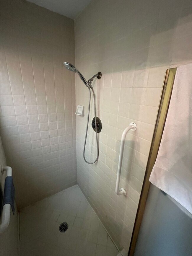 Building Photo - A Fabulous 2 Bedroom Single story Townhome...