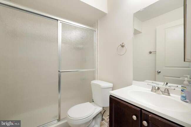Building Photo - 42557 Dreamweaver Dr
