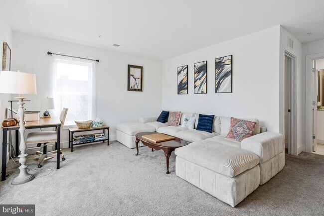 Building Photo - 40 Mural Walk NE