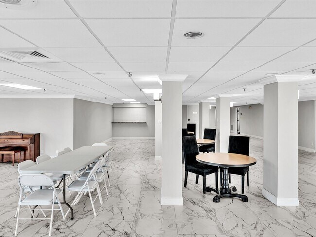 Building Photo - 3301 S Ocean Blvd