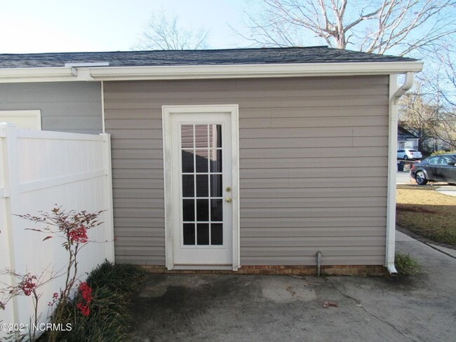 Building Photo - 314 Bracken Pl