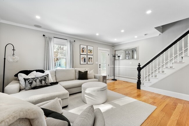 Building Photo - 814 Main St