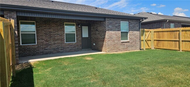 Building Photo - 525 NW 69th Ave