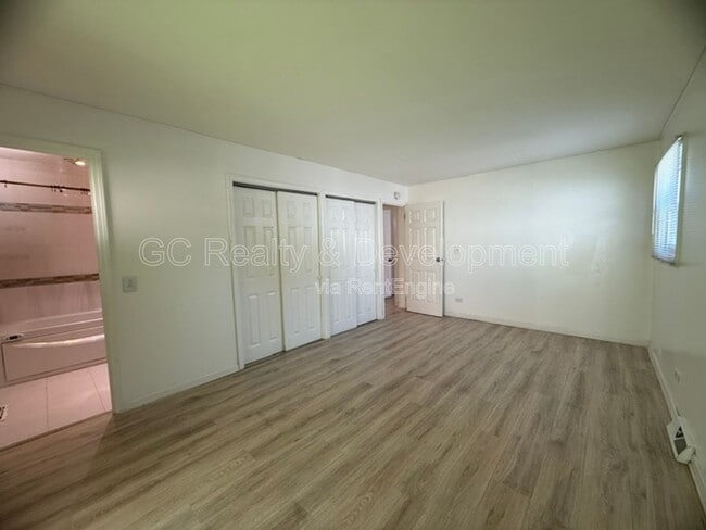 Building Photo - 14949 Highland Ave