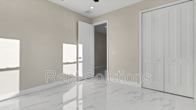 Building Photo - 2839 60th Ave N