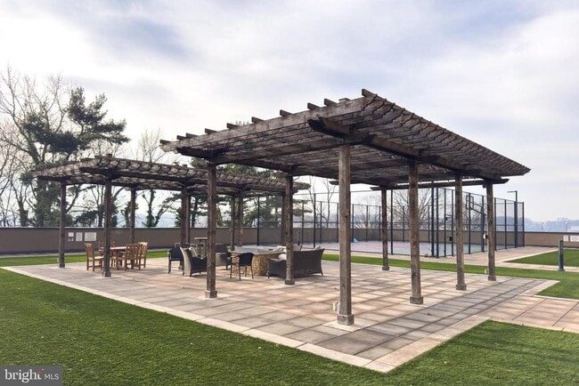 Building Photo - 250 S Reynolds St