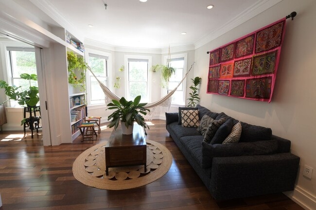 Building Photo - Charming 2BR + home office Condo in the he...