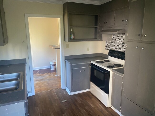 Building Photo - Stop. Drop, and Move