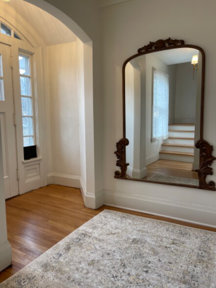 Building Photo - 1070 Bradley St