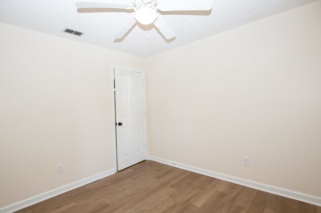 Building Photo - 330 Conifer Dr