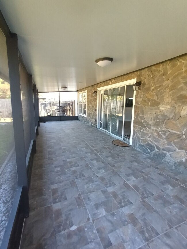 Building Photo - 2 Bed / 2 Bath Single Family for Rent in Oviedo, FL