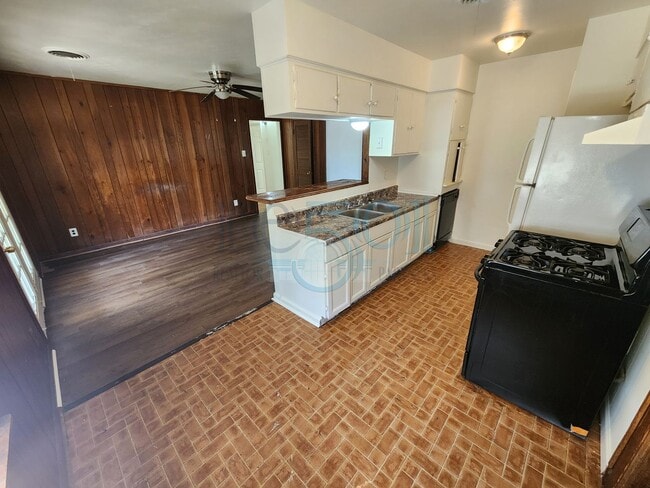 Building Photo - 29 Brookview Dr