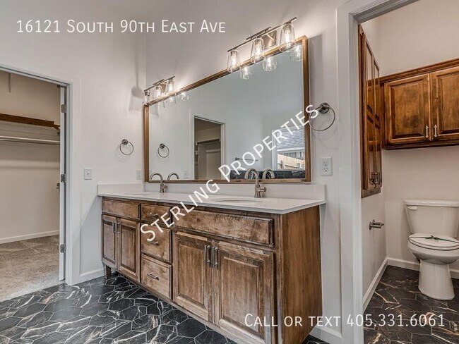 Building Photo - 16121 S 90th East Ave