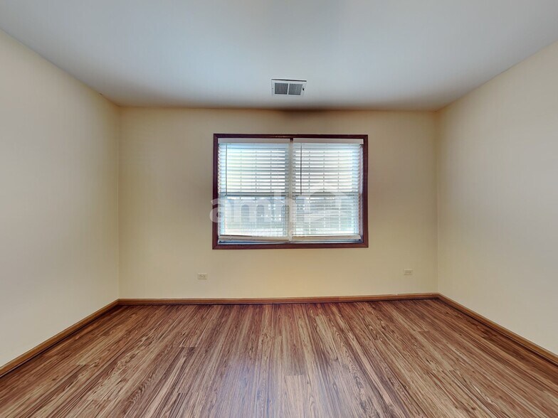 Building Photo - 4506 W Riverside Dr