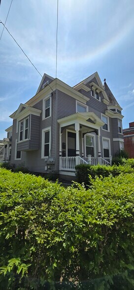 Building Photo - 14 Maple St