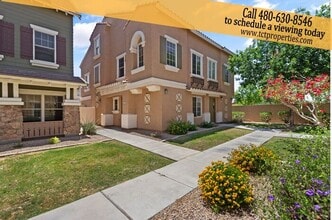 Building Photo - Freshly Updated Townhouse in Gilbert!