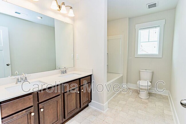 Building Photo - 14 Larson Dr