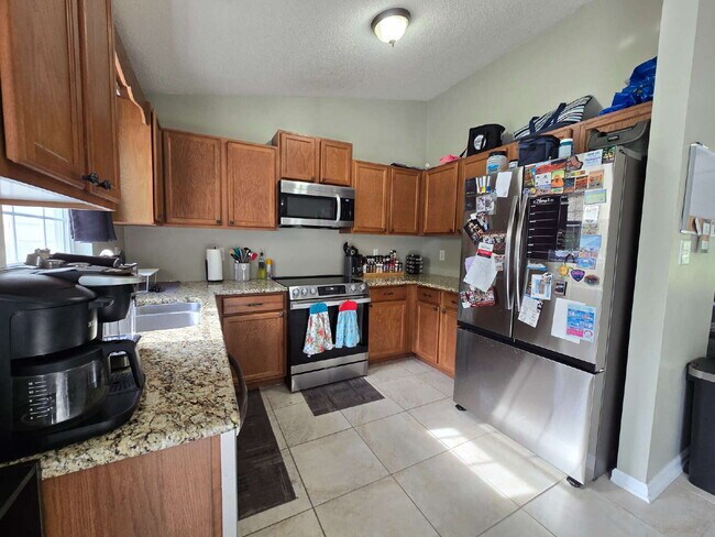 Building Photo - "Charming 3-Bedroom Home with 2 Full Baths in Jacksonville's Cozy Winterberry Court!"