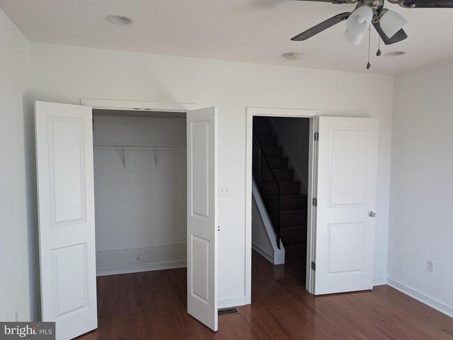 Building Photo - 1222 S Harmony St