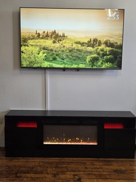 Building Photo - 226 Mt Elliott St