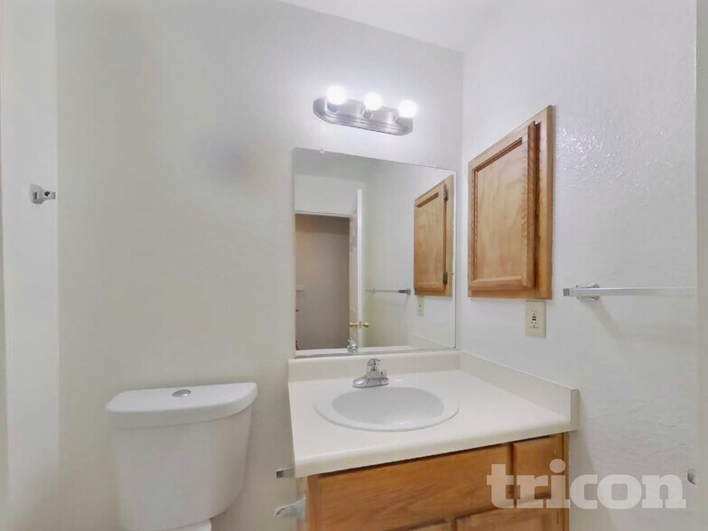 Building Photo - 5885 Wilkinson St