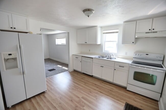 Building Photo - 1000 Jennette Ave NW