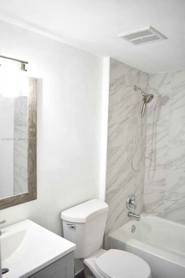 Building Photo - 16465 NE 22nd Ave